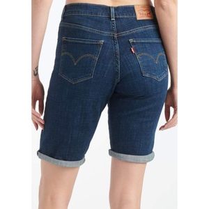 Levi’s NWT Bermuda Shorts Size 30